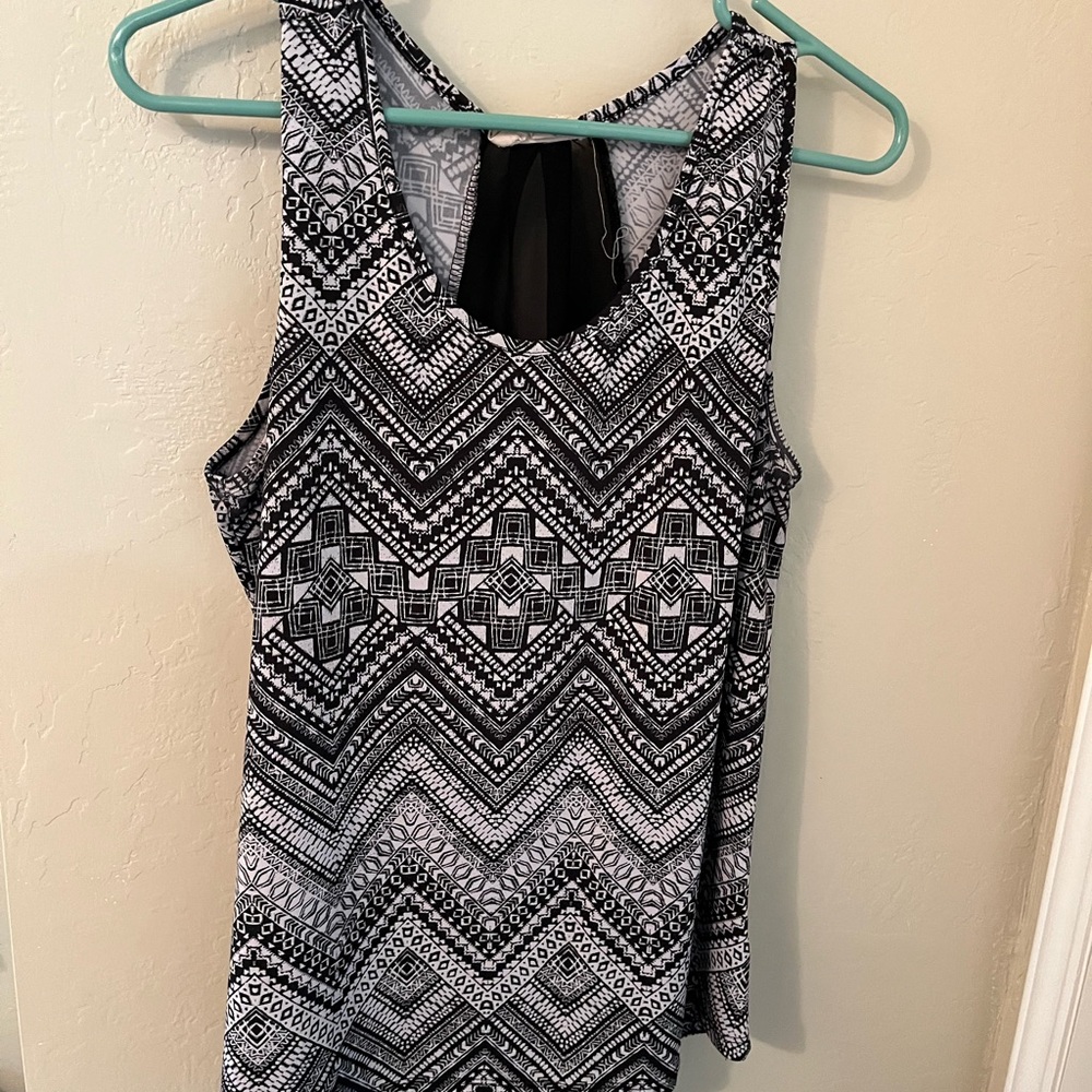Black and White Geometric Women's Top